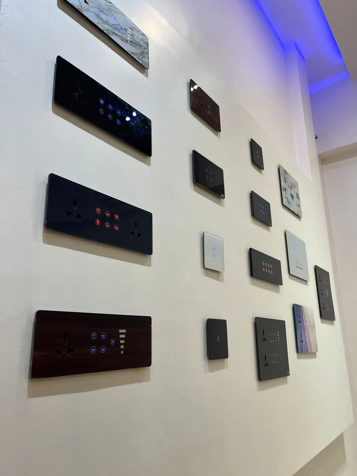 Jini smart touch switchboards in multiple module sizes